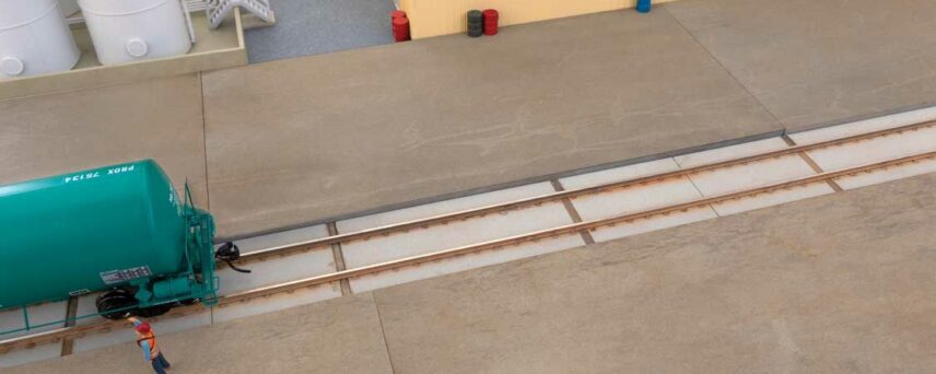 Walthers Cornerstone 4163   HO Concrete Track Pads