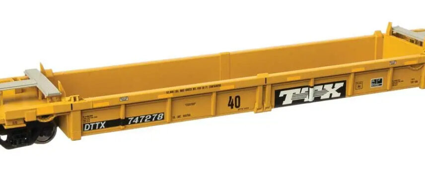 WalthersMainline 8436  HO Thrall Rebuilt 40' Well Car, TTX DTTX #747278 - large black & white TTX logo w/yellow conspicuity stripes