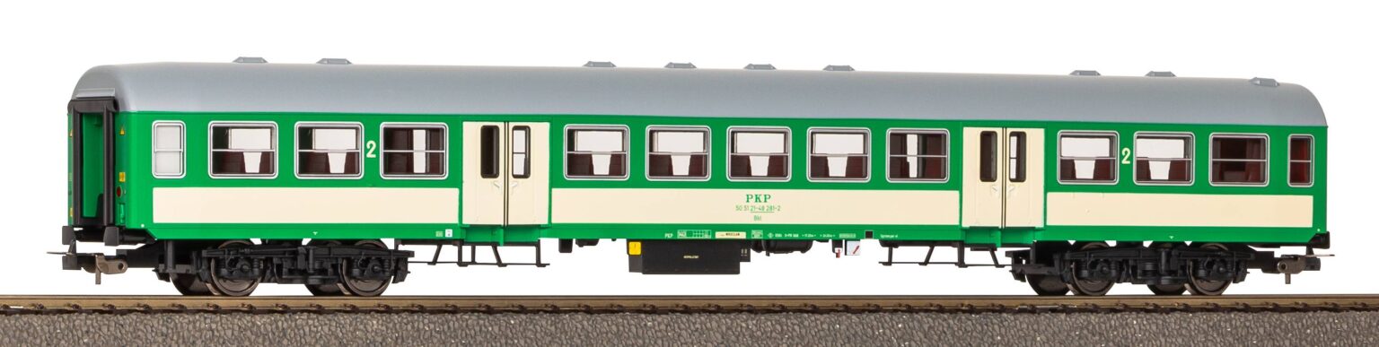 Piko 96662   HO 2nd Class Passenger coach 120A, PKP