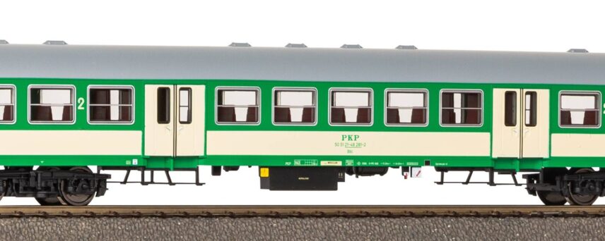 Piko 96662   HO 2nd Class Passenger coach 120A, PKP
