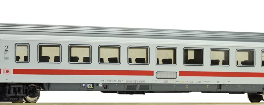 Roco 64911  2nd class express train passenger car, DB AG