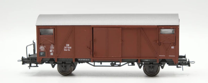Roco 46256  Covered Freight Car with brakeman's platform, DB